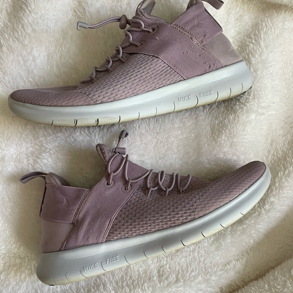 Nike Pink Tennis Shoes - Picture 3 of 6